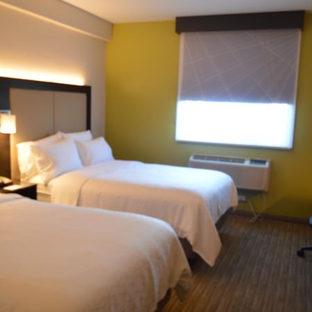 Holiday Inn Express Maspeth By Ihg New York Eksteriør bilde