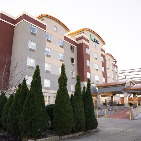 Holiday Inn Express Maspeth By Ihg New York Eksteriør bilde