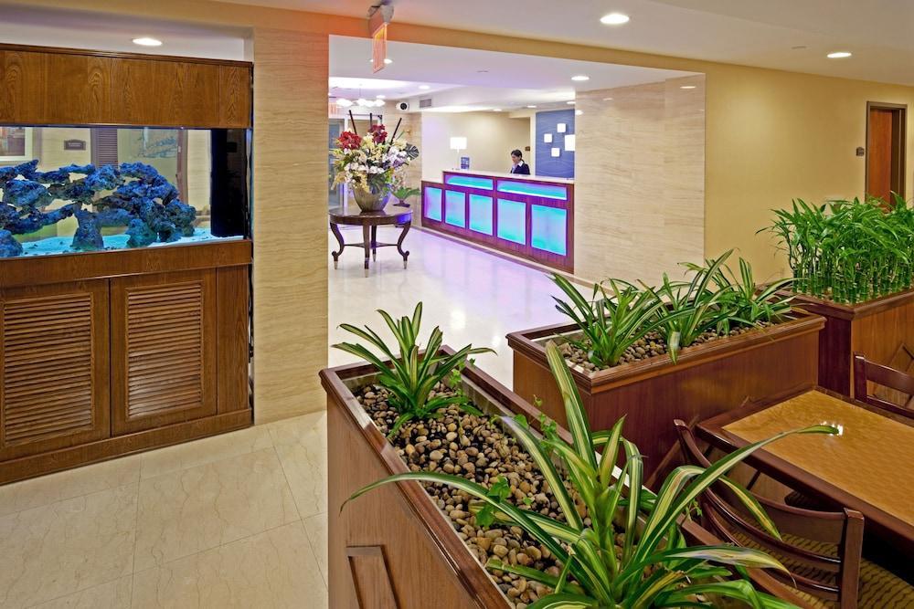Holiday Inn Express Maspeth By Ihg New York Eksteriør bilde