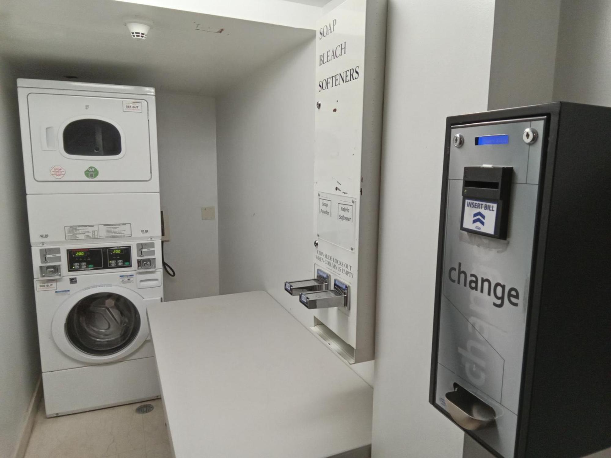 Holiday Inn Express Maspeth By Ihg New York Eksteriør bilde