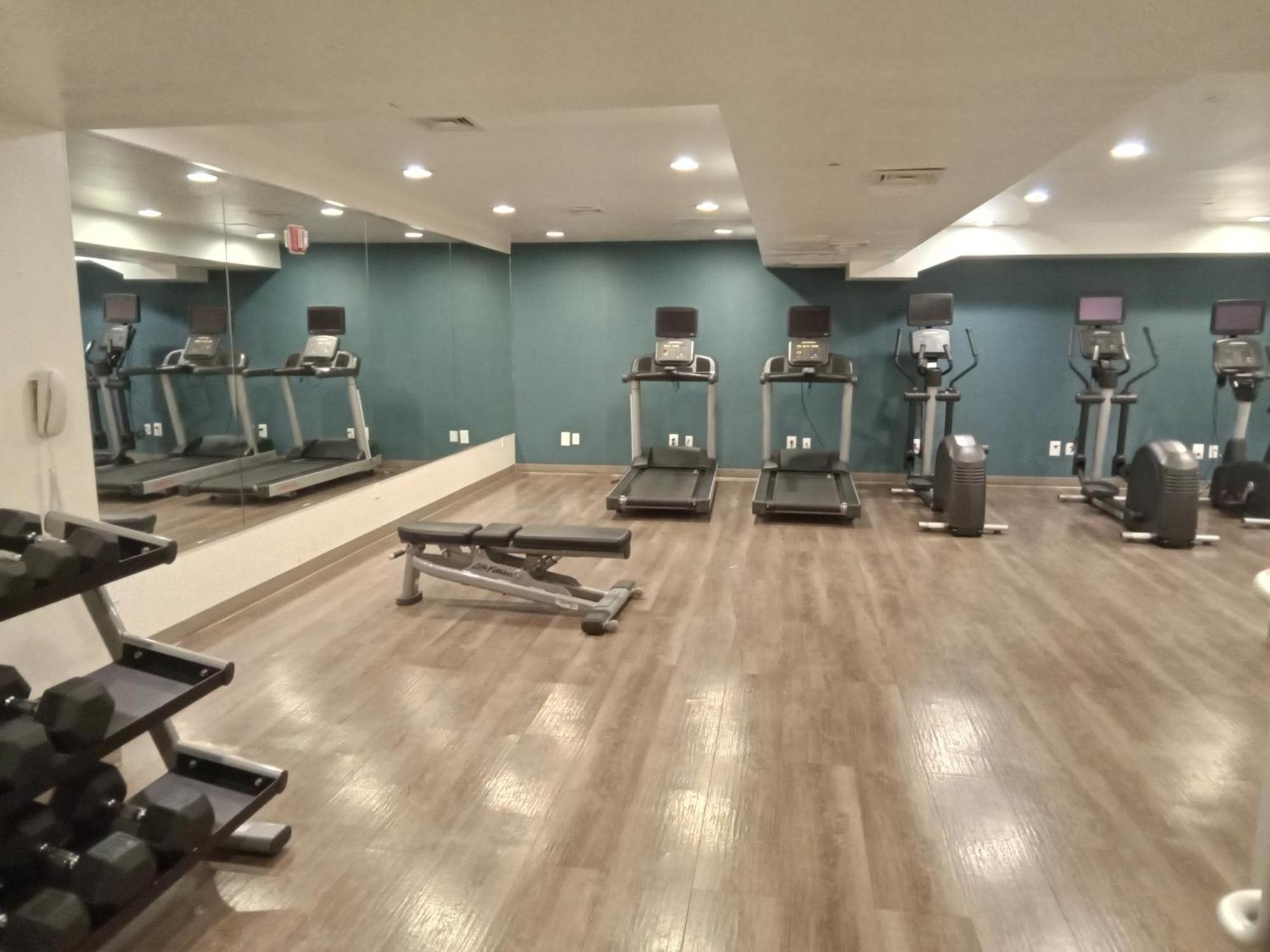 Holiday Inn Express Maspeth By Ihg New York Eksteriør bilde