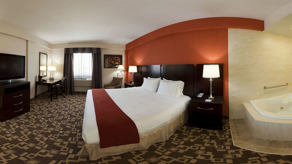 Holiday Inn Express Maspeth By Ihg New York Eksteriør bilde