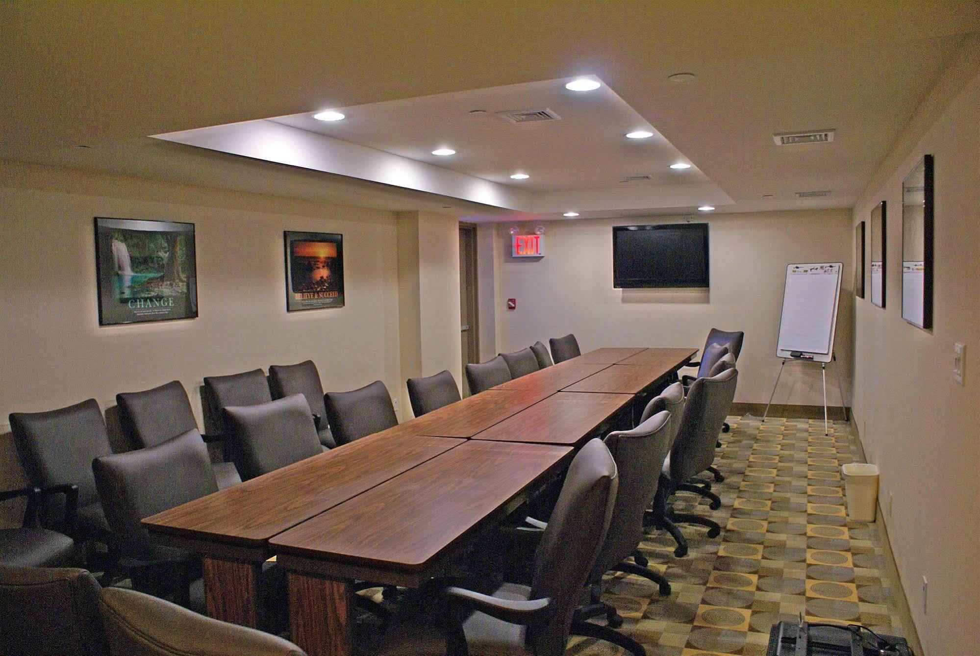 Holiday Inn Express Maspeth By Ihg New York Eksteriør bilde
